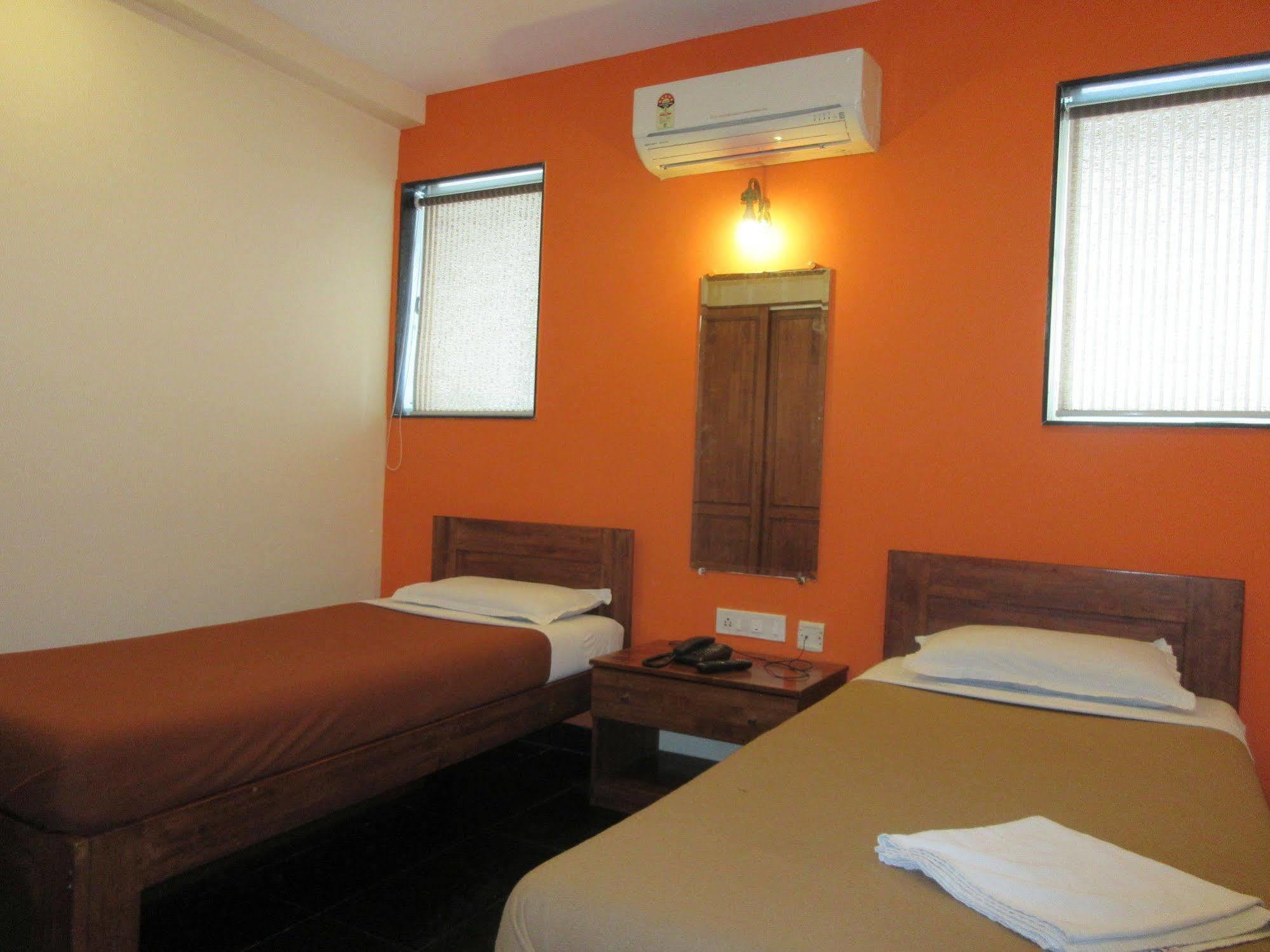 Hotel Q Deck Bombay Exterior foto