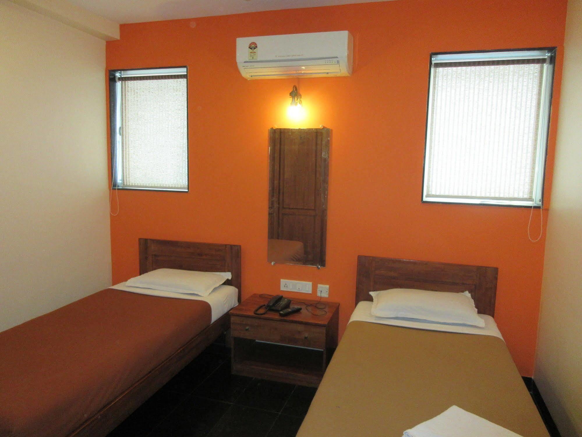 Hotel Q Deck Bombay Exterior foto