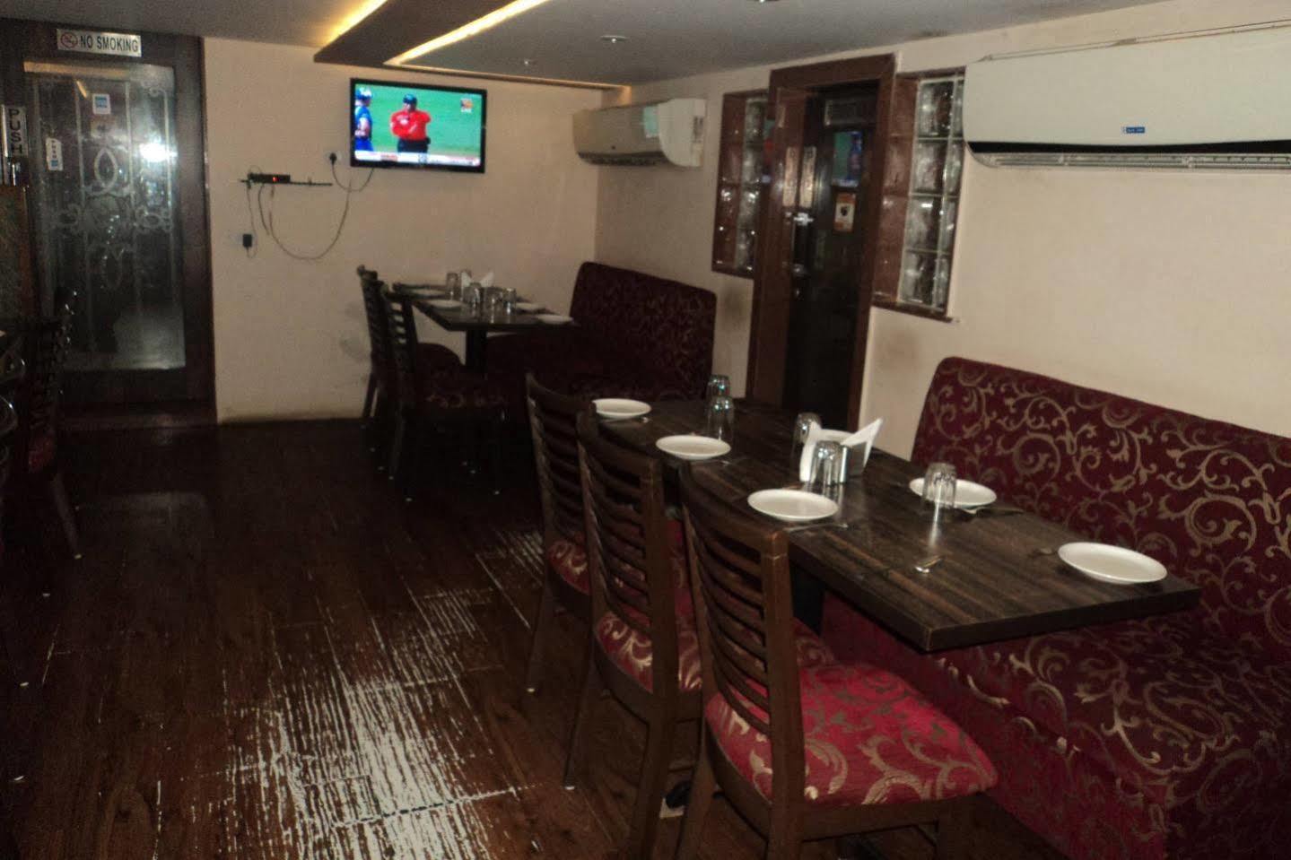Hotel Q Deck Bombay Exterior foto
